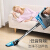 韓夫人掃除機を持って、無線家庭用掃除機を持って、小型掃除機を充電します。